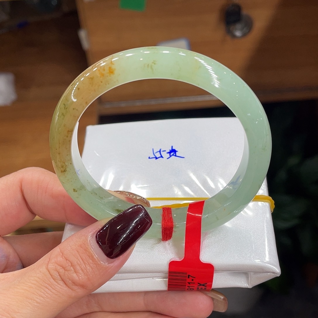 翡翠手镯未镶嵌天然翡翠