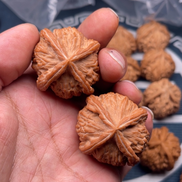 文玩核桃吊坠金锭四棱