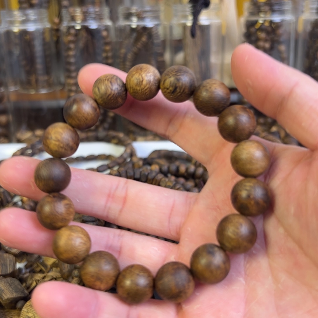 沉香手串乌身圆叶手串14