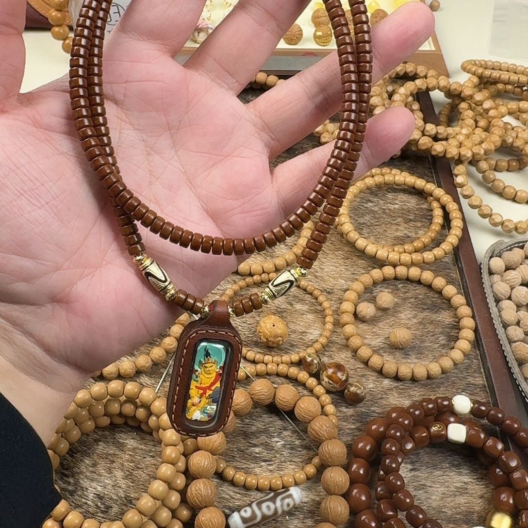 b***纳吊坠猴头核桃药片加配饰