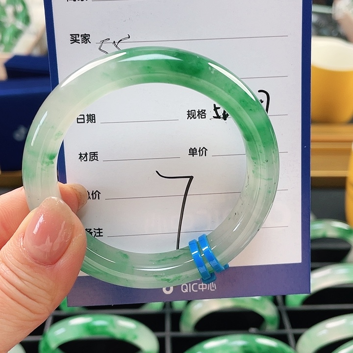 石英质玉手镯未镶嵌