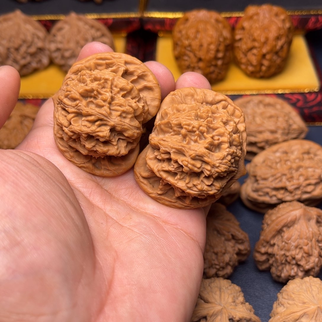 文玩核桃吊坠麦穗虎头