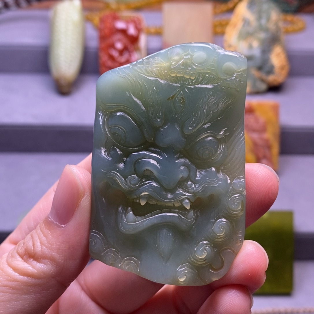 岫玉未镶嵌颈饰挂件