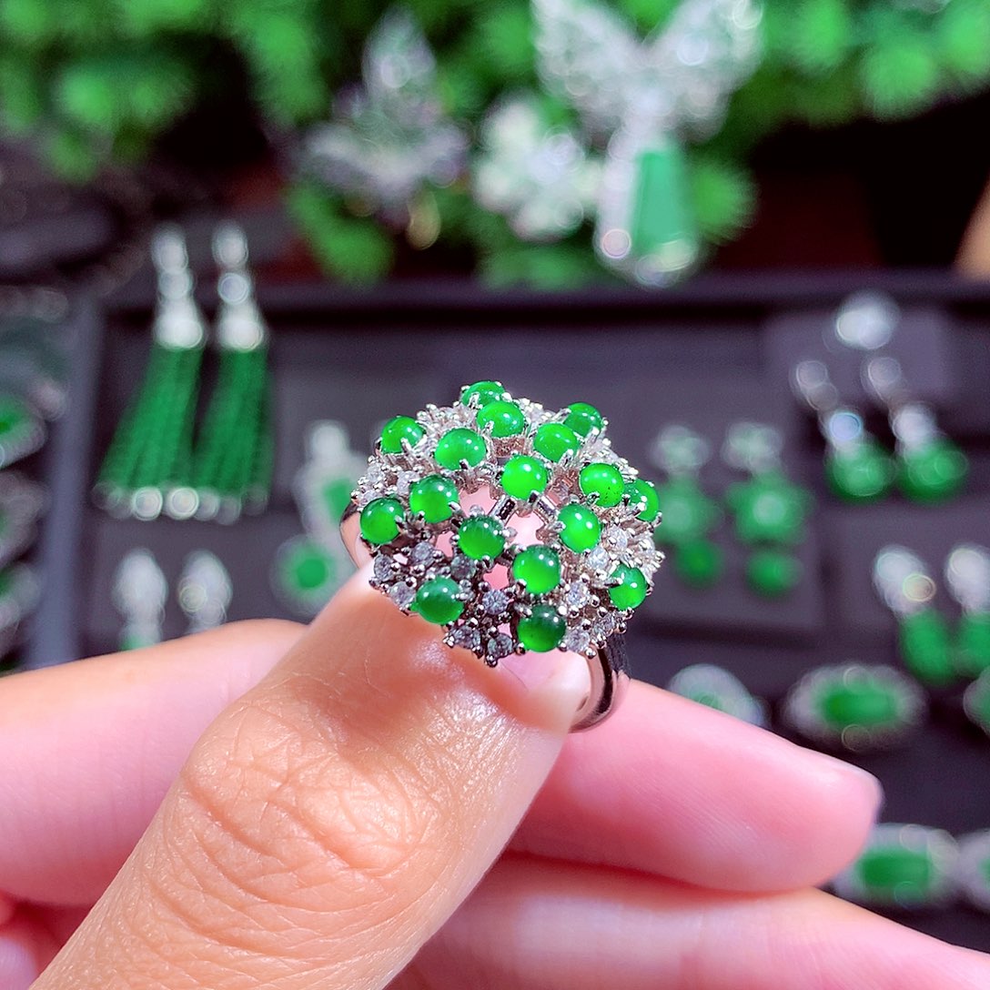 颈饰未镶嵌翡翠天然