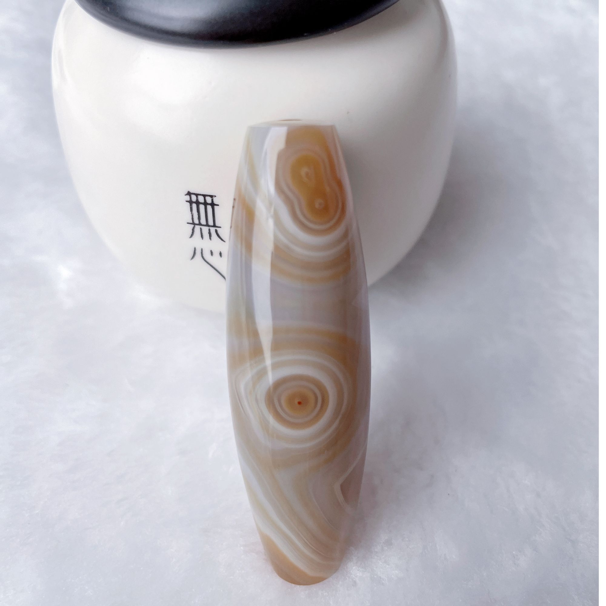 天然巴玉，黄沁闪丝数字象形对穿眼锁骨珠吊坠