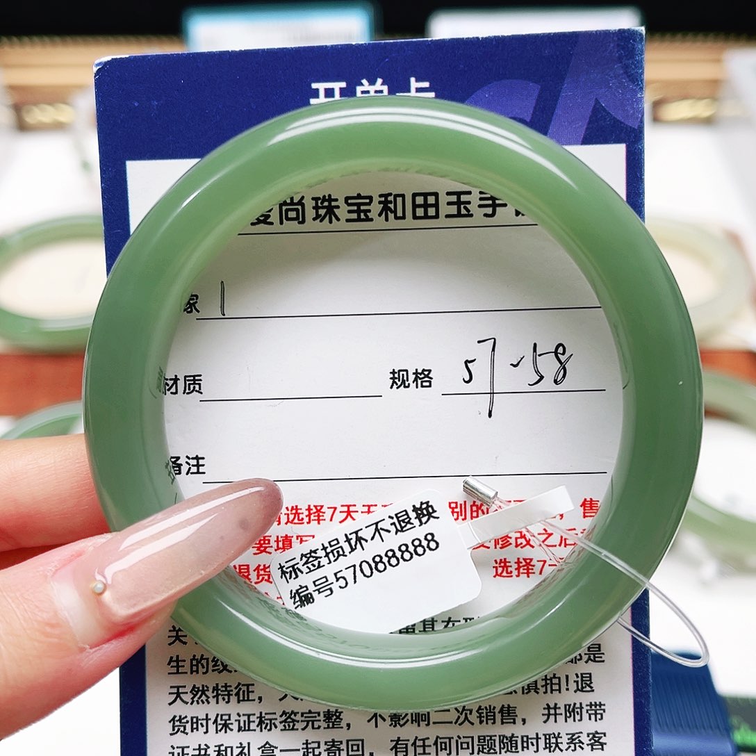 和田玉未镶嵌手镯