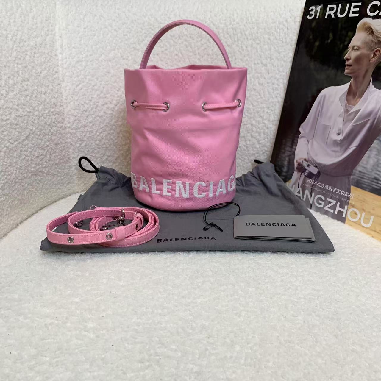 99新 Balenciaga/巴黎世家 壹臻/ 粉色帆布水桶包 99794211