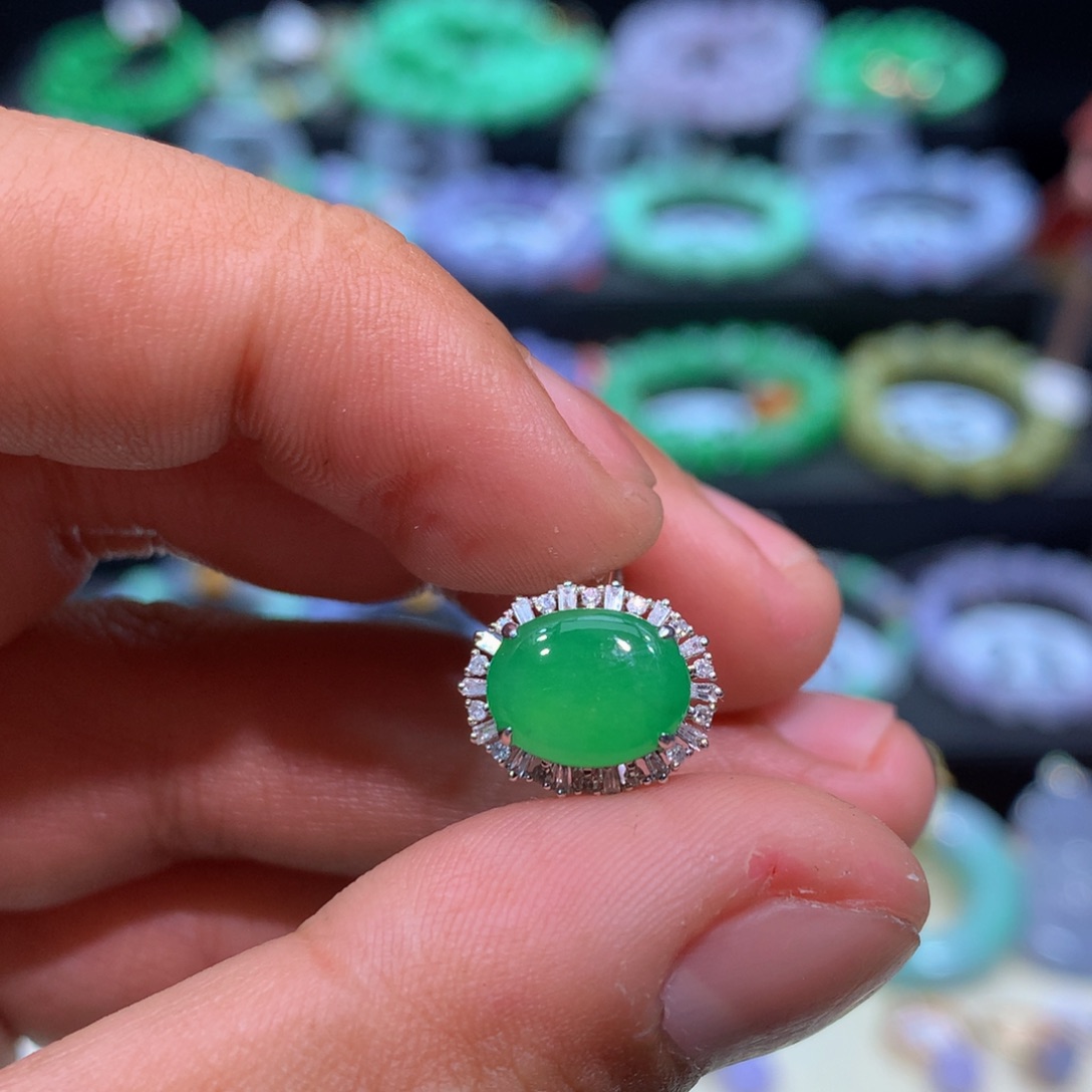 翡翠18K金镶嵌颈饰