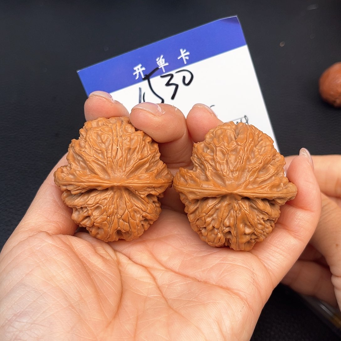 文玩核桃吊坠苹果园42尺 肚44尺。 1530