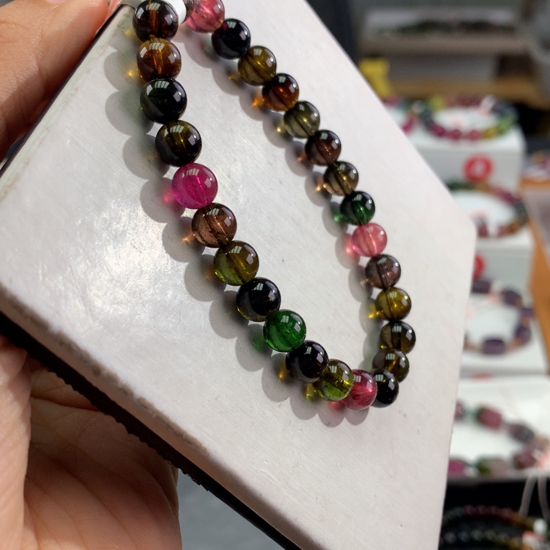 未镶嵌手链碧玺    6.8mm。   