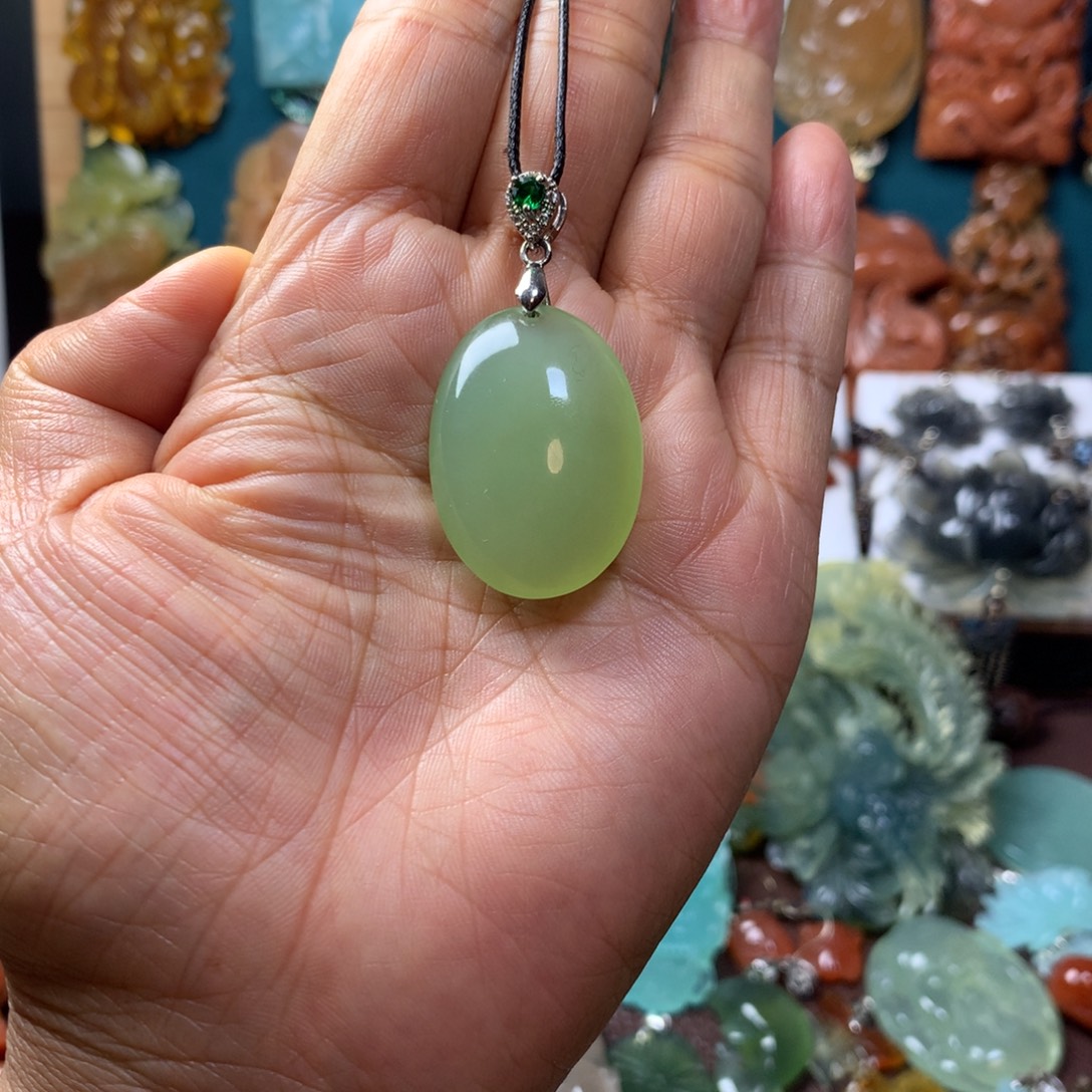 蛇纹石玉未镶嵌挂坠