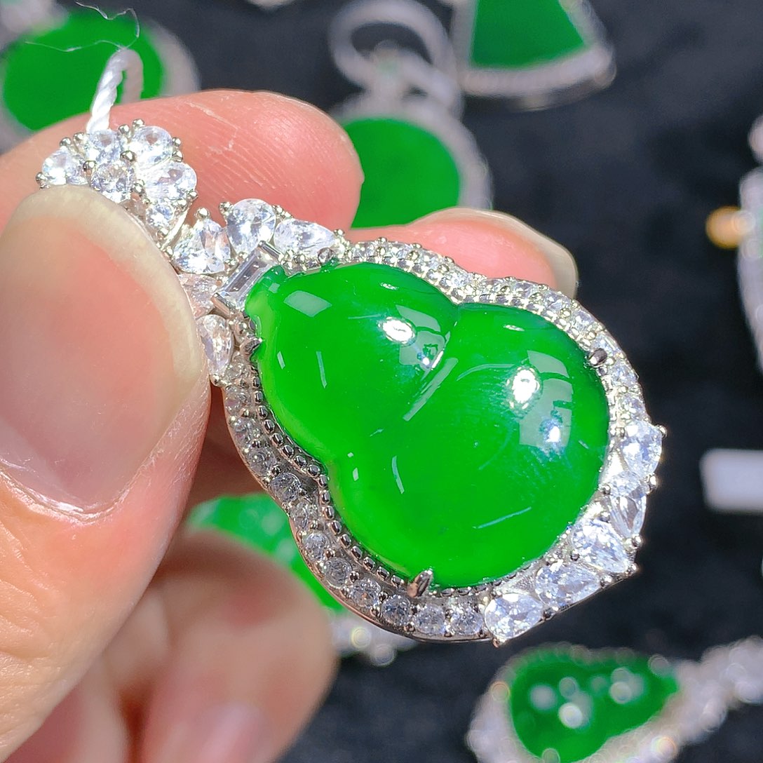 翡翠颈饰银S925镶嵌吊坠