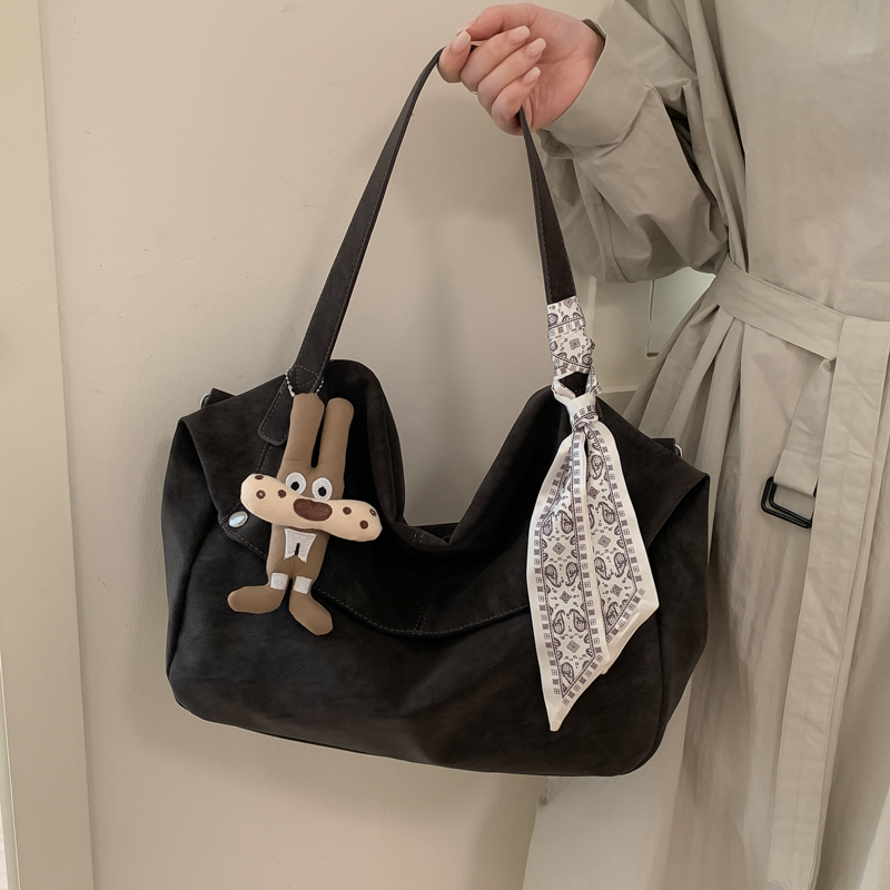 大容量通勤电脑包2025秋冬新款百搭时尚休闲托特包手提斜挎包