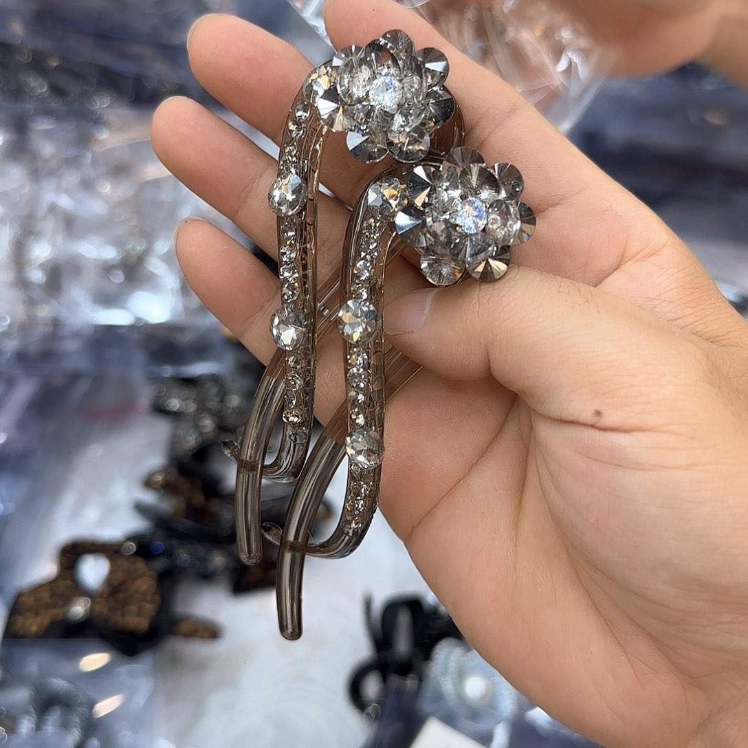 布艺非金属2个透色钻钻扭扭夹