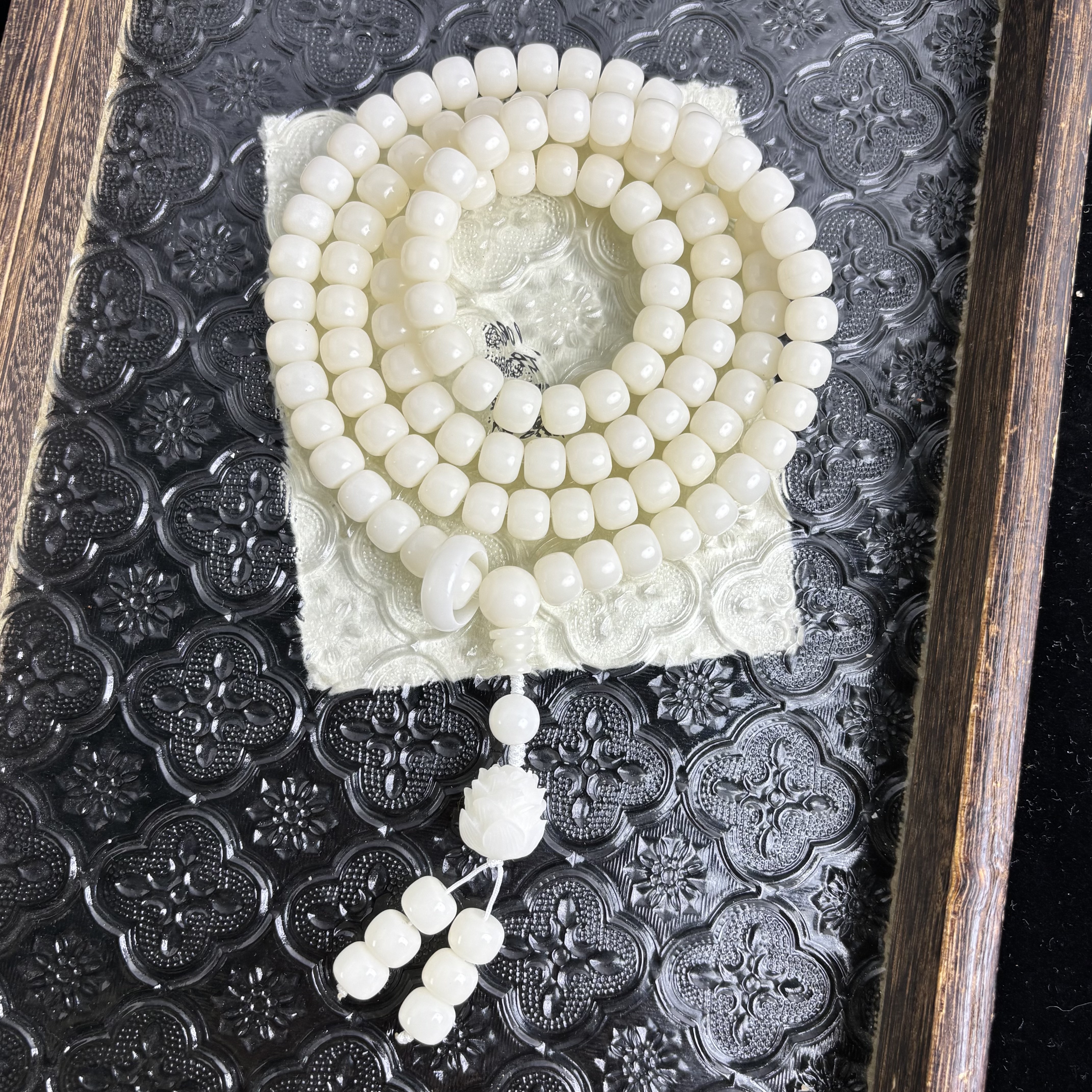 【白珀梵尘10*8mm】菩提根白色标准桶108颗 CP026-2402