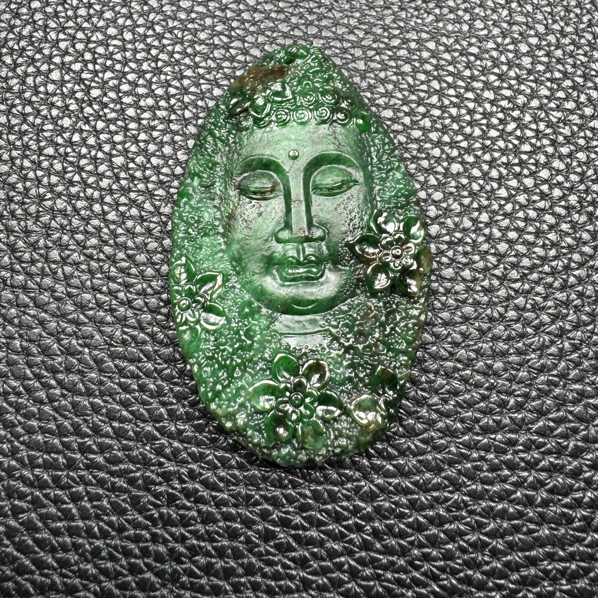 天然满绿吊坠，题材花开见佛，种非常老，完美没有瑕疵
