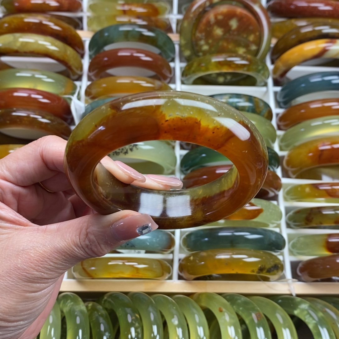 未镶嵌蛇纹石玉手镯卿*酒