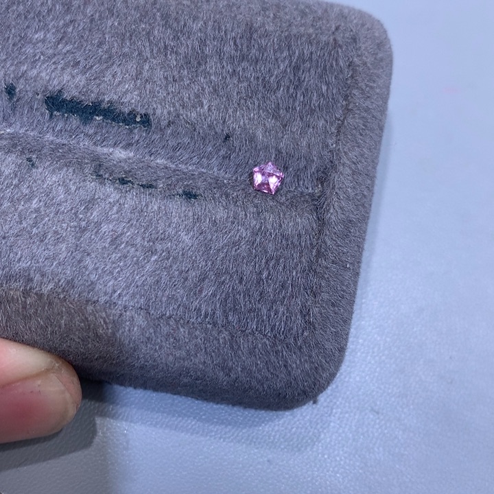 尖晶石裸石未镶嵌0.28克拉