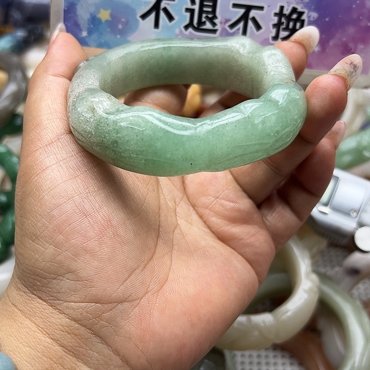 未镶嵌手镯石英岩玉