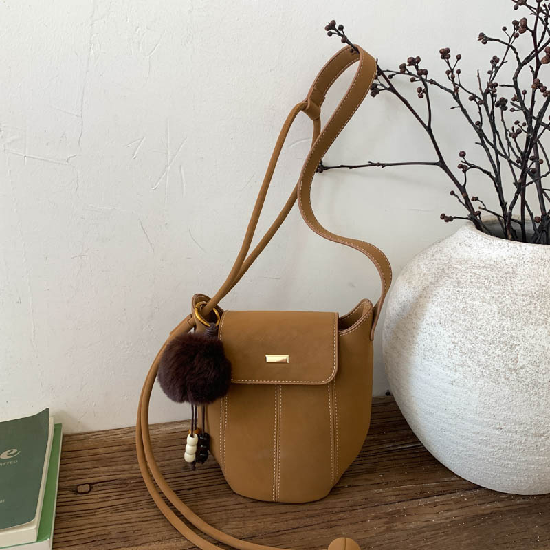 秋冬新款韩系潮流南瓜水桶包女复古简约时尚手拎包百搭单肩斜跨包