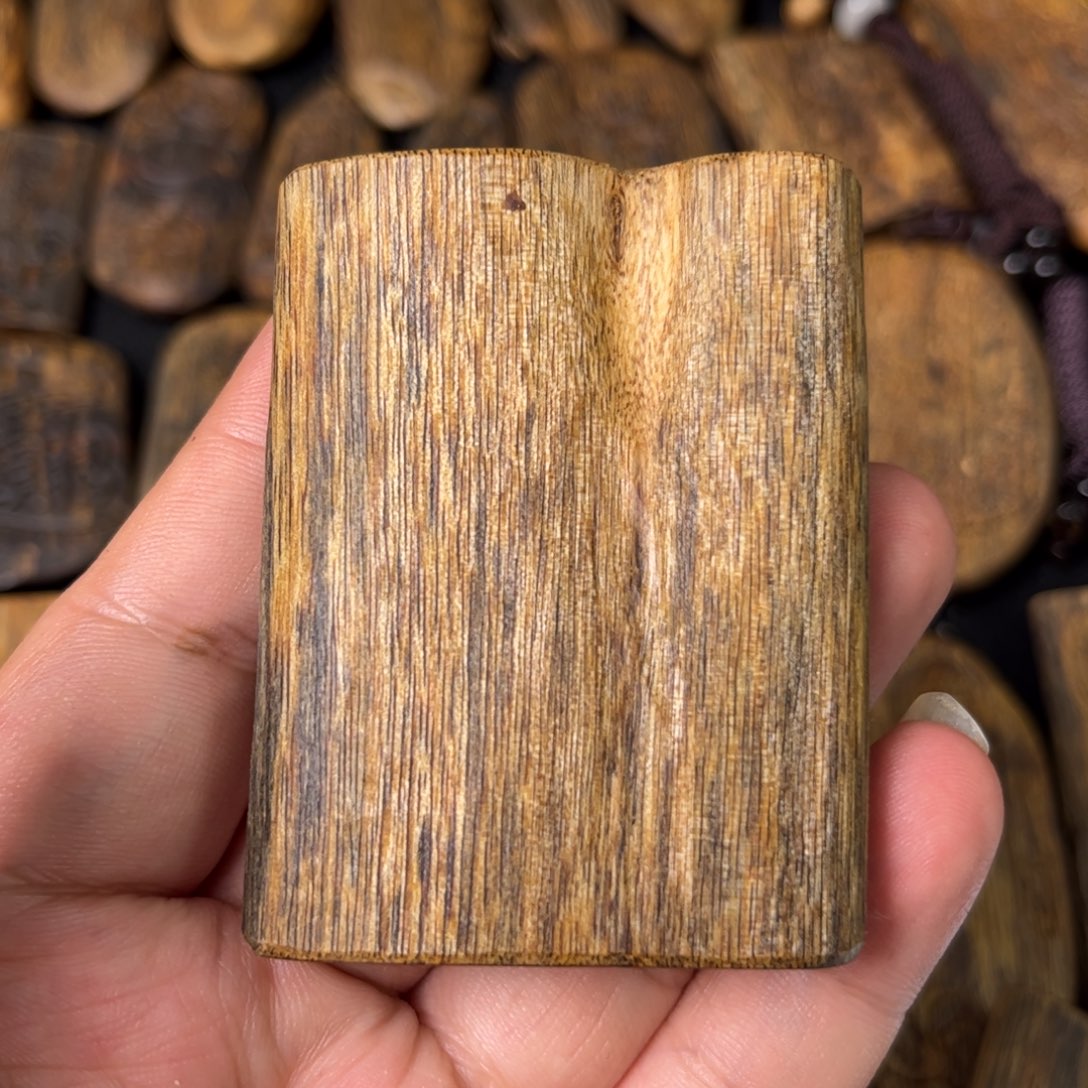 沉香吊坠?****野奇楠沉香原材料无事牌定制雕刻吊坠一个