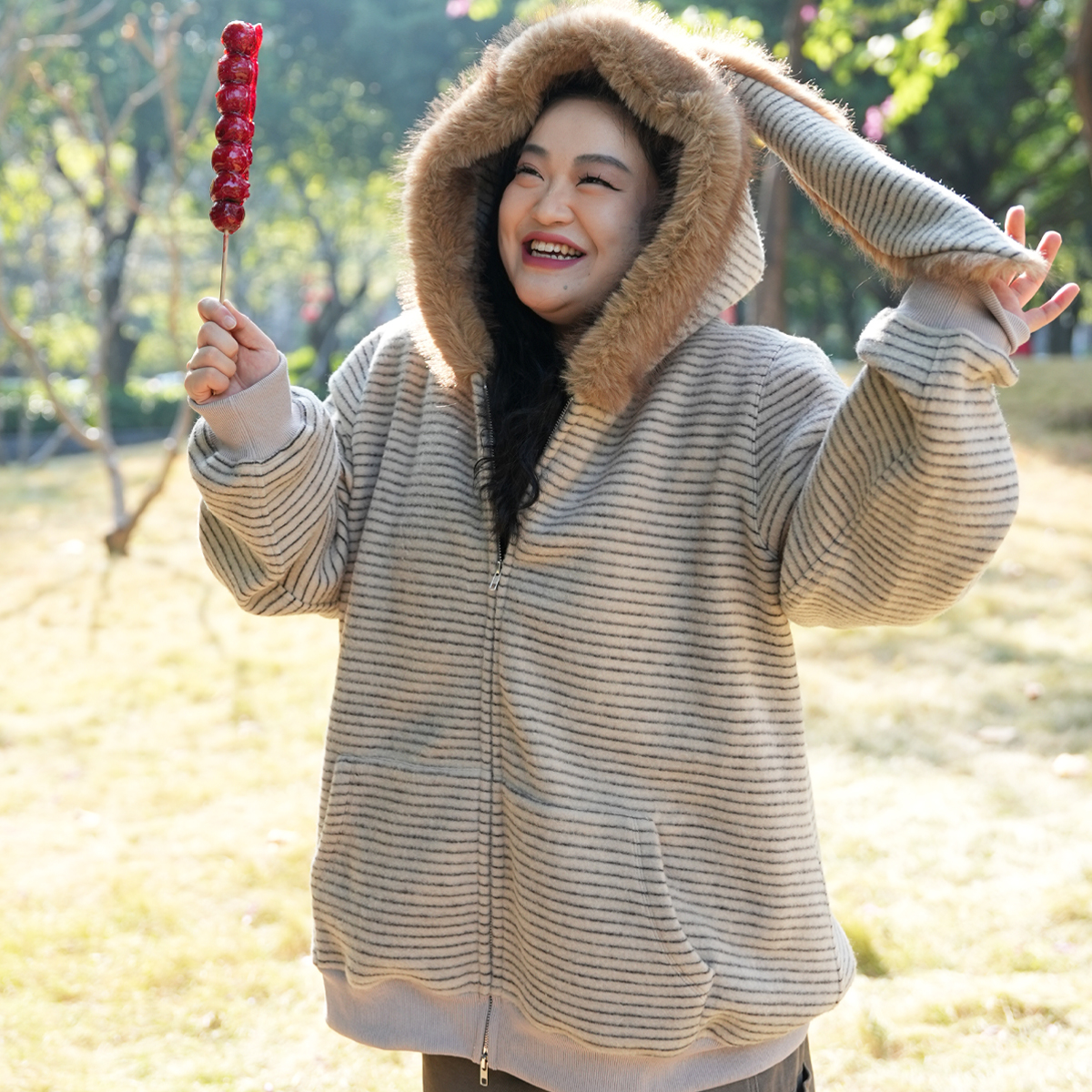 福饮沸别【疯狂动物城】大码胖mm冬季加绒条纹兔耳连帽外套2683