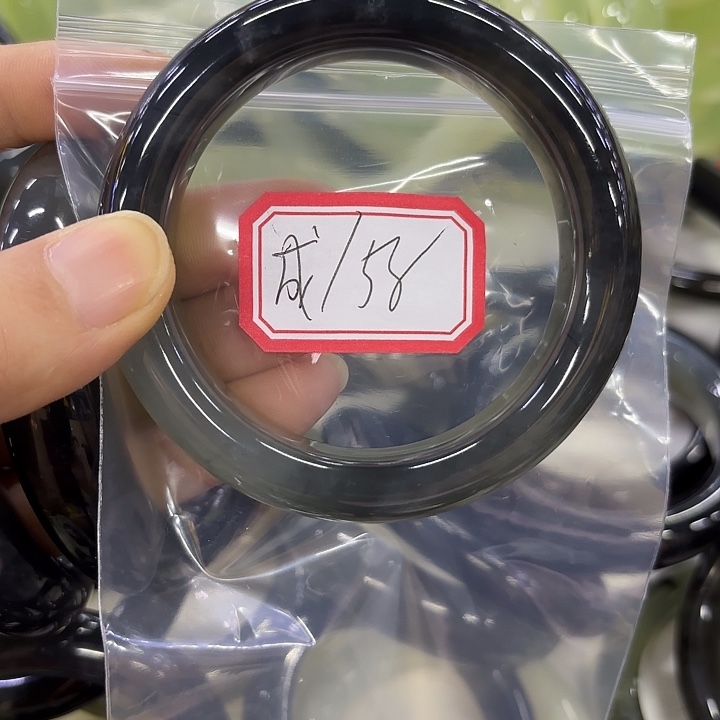 成***工未镶嵌蛇纹石玉岫玉手镯
