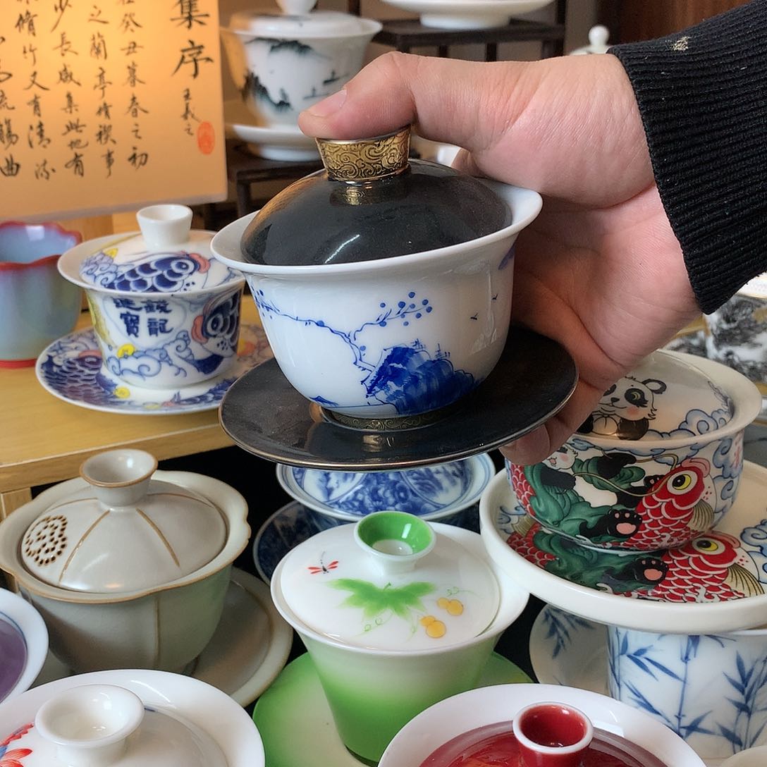 949499494984984844687