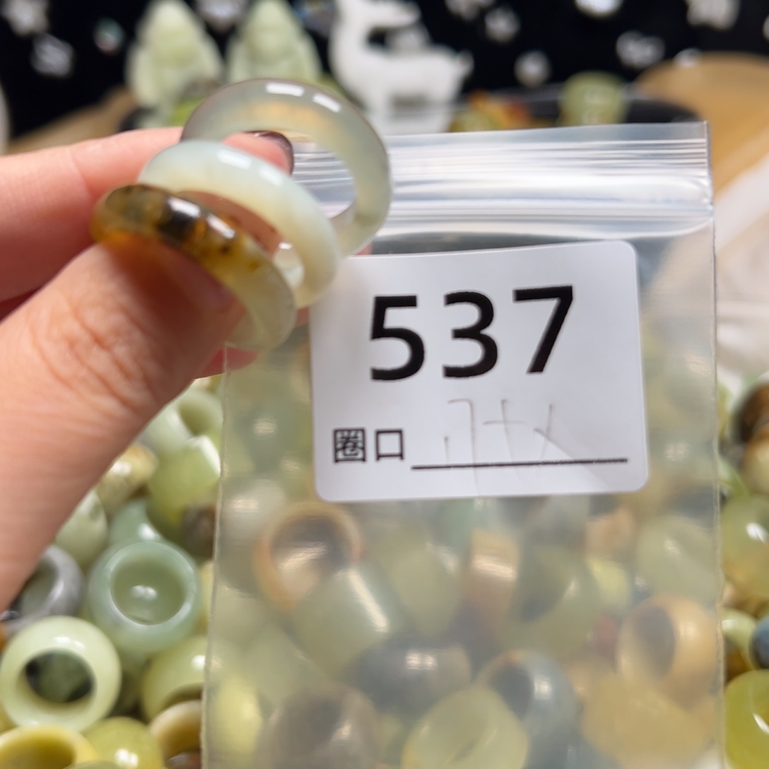 徍****蛇纹石玉未镶嵌戒指