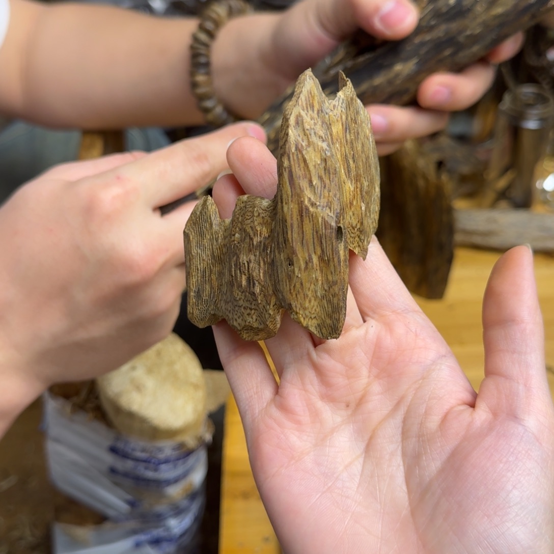 沉香手把件白棋品种块料21克