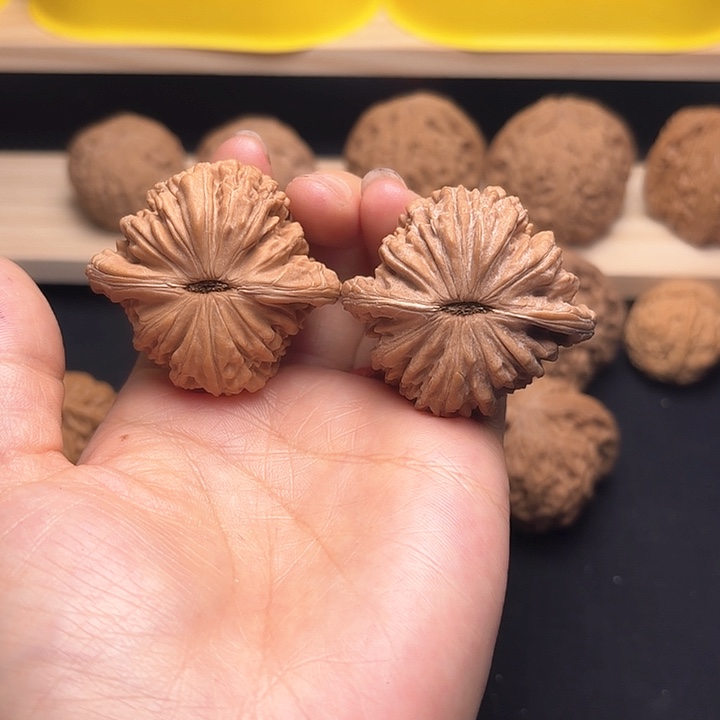 文玩核桃吊坠42.5四座楼