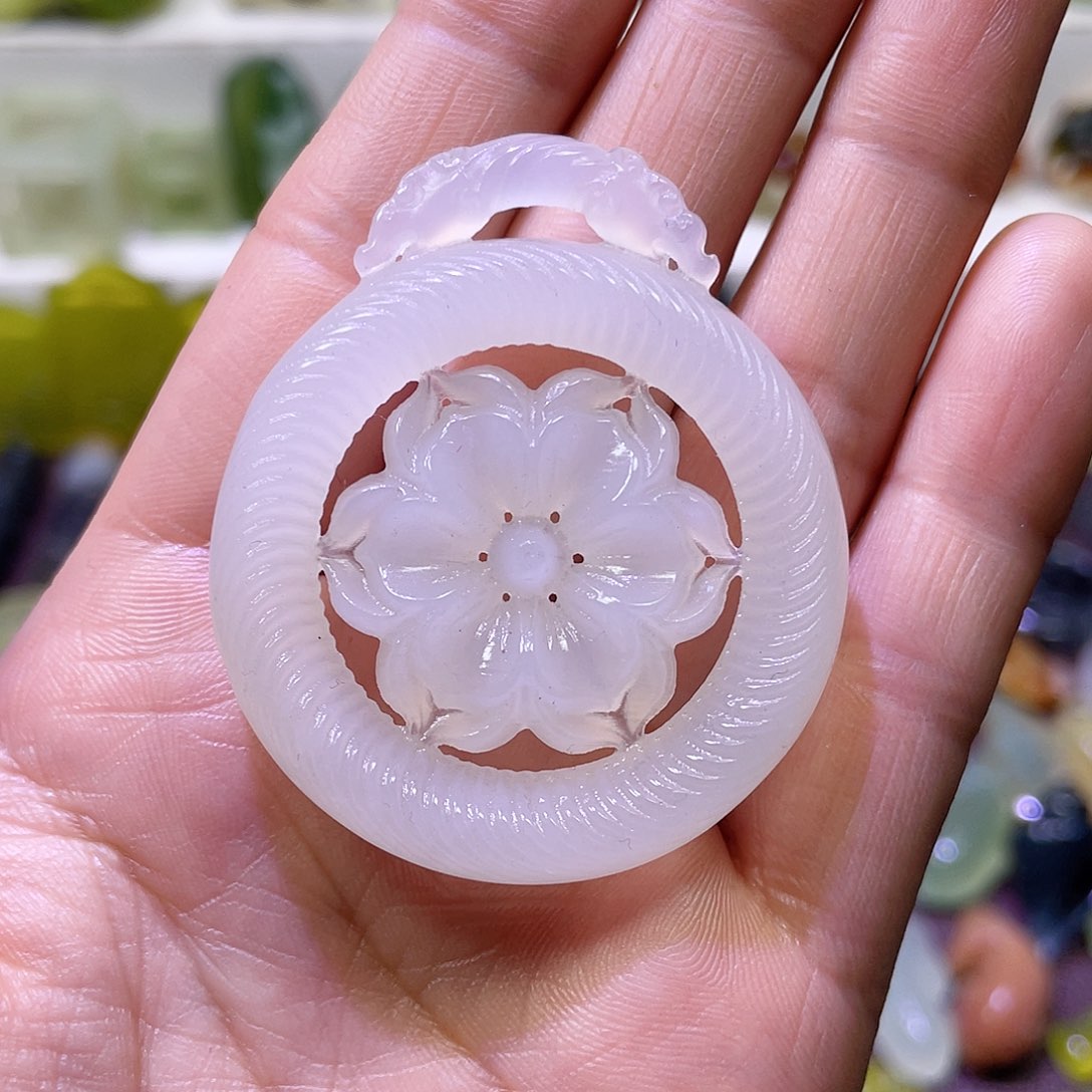 蛇纹石玉颈饰未镶嵌