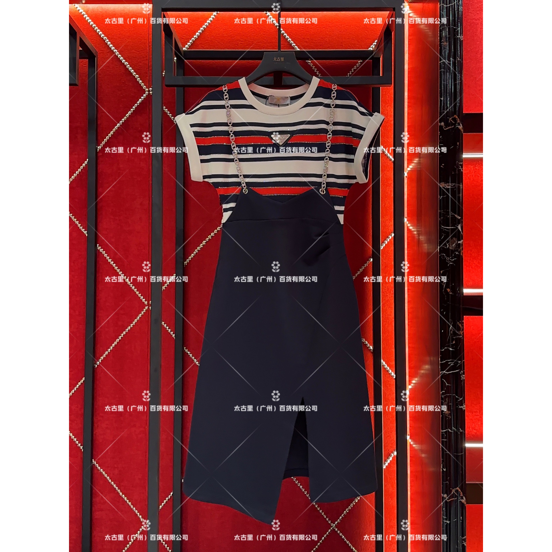 COCO潮牌夏季链条设计款三角标条纹气质连衣裙