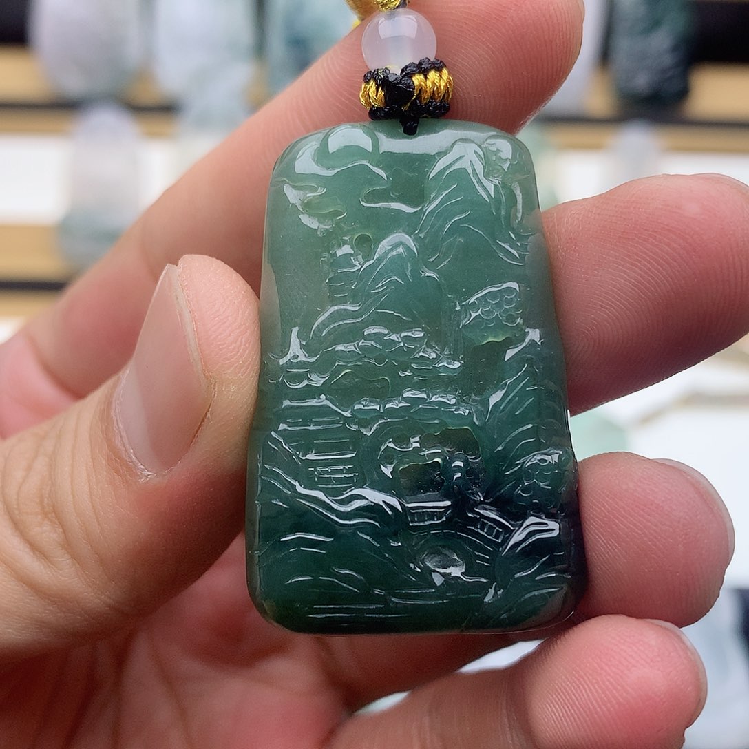 翡翠未镶嵌颈饰山水牌