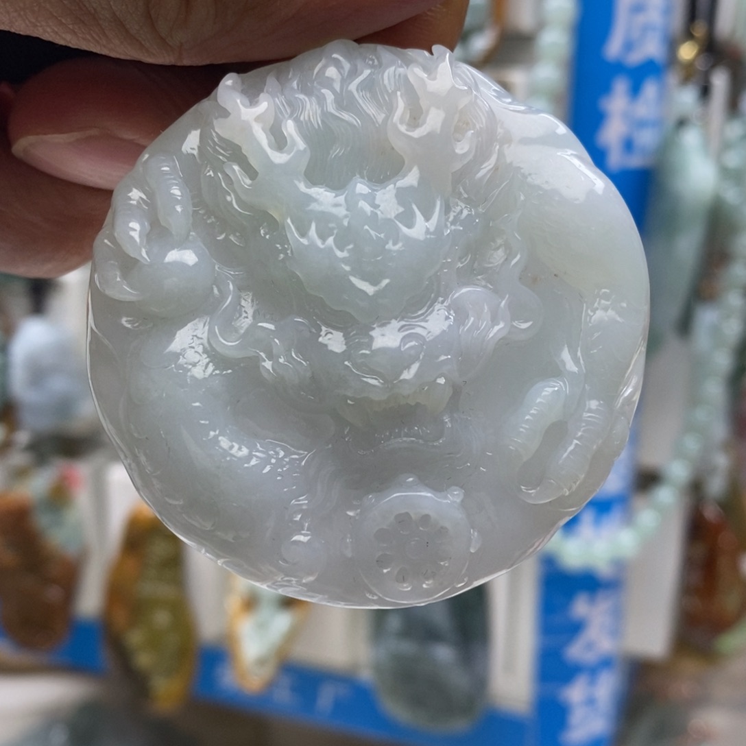 翡翠颈饰未镶嵌龙