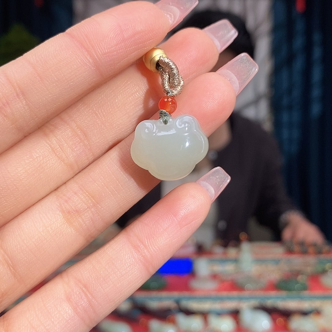 和田玉颈饰未镶嵌