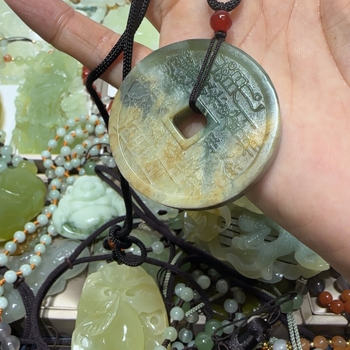 蛇纹石玉吊坠合金