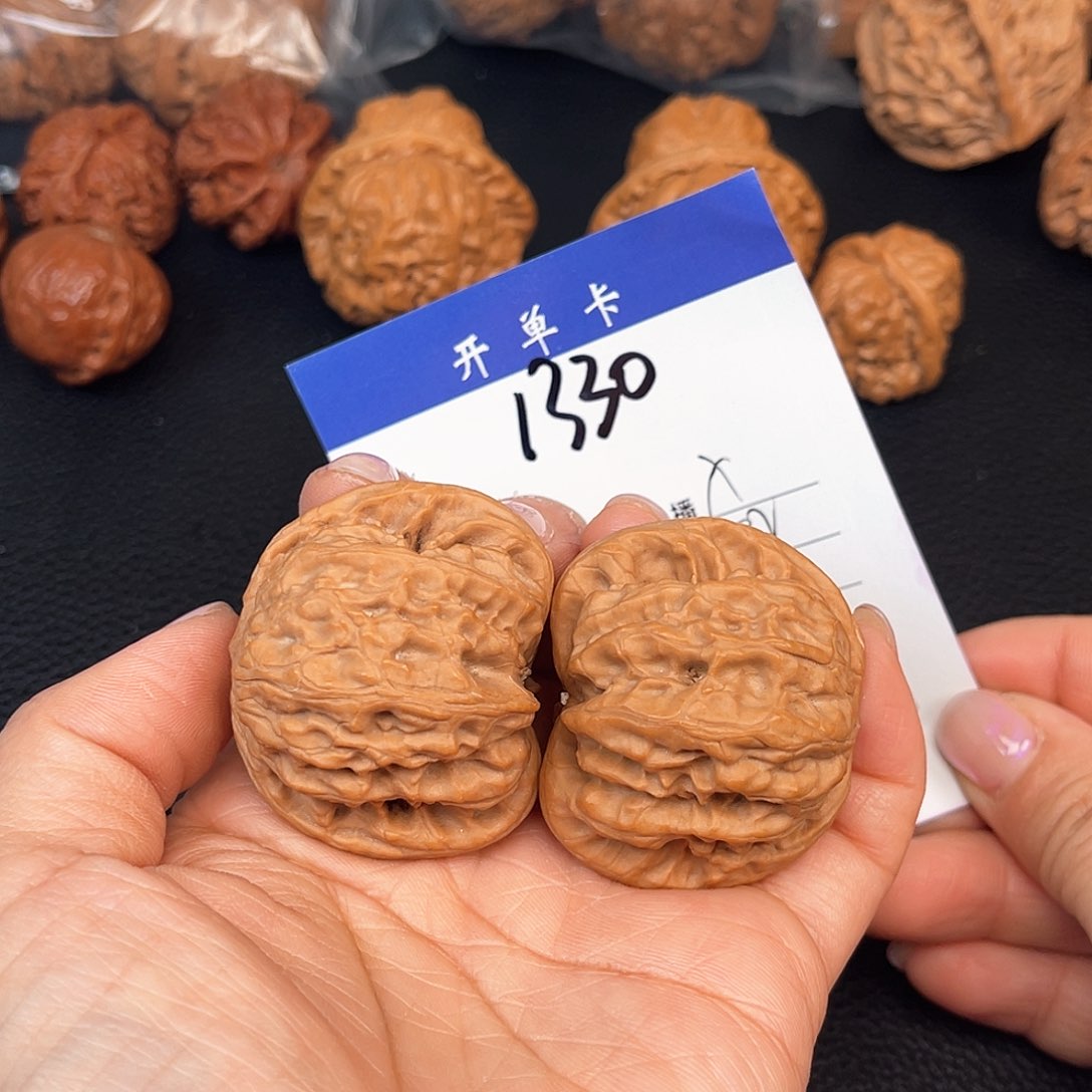 文玩核桃吊坠野狼42尺。 无刀修1330