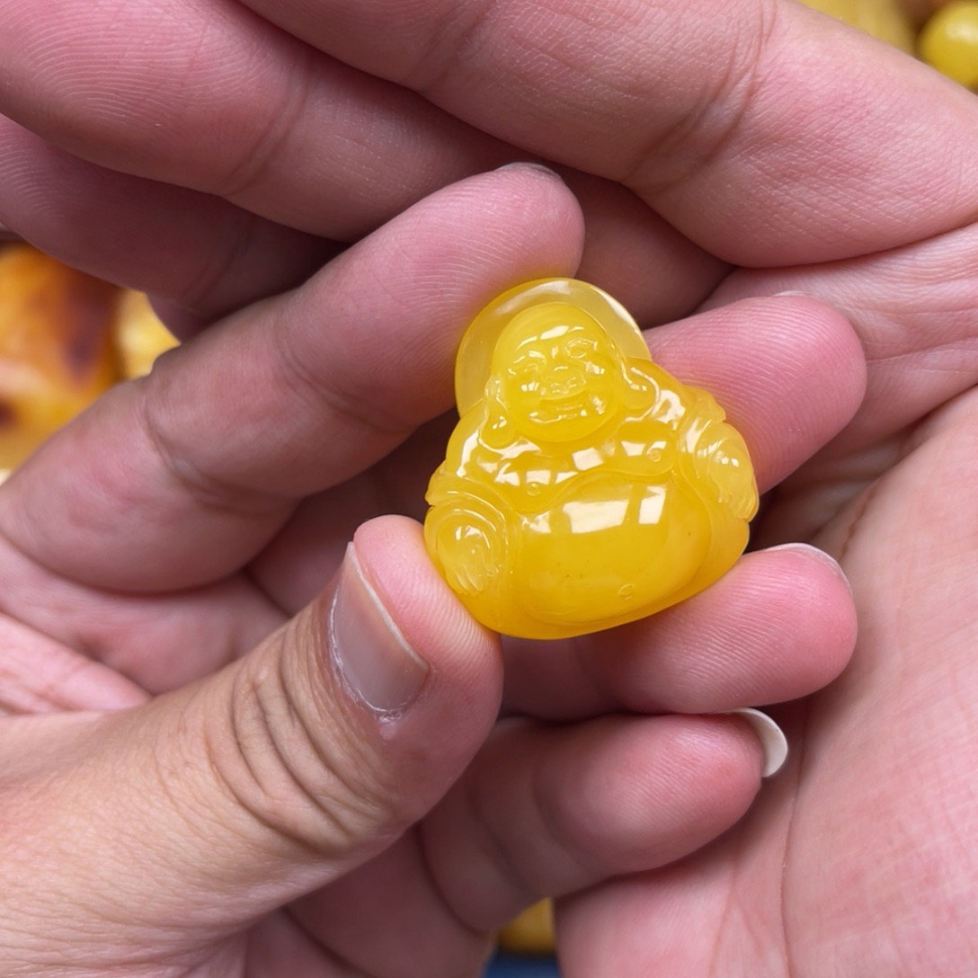 名***话蜜蜡未镶嵌裸石雕刻