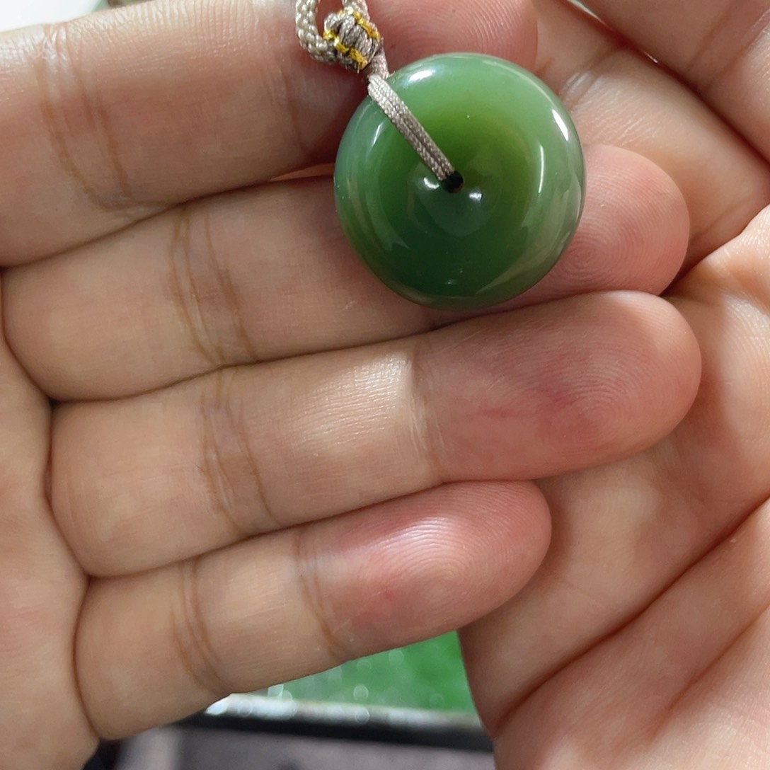 颈饰未镶嵌和田玉（碧玉）