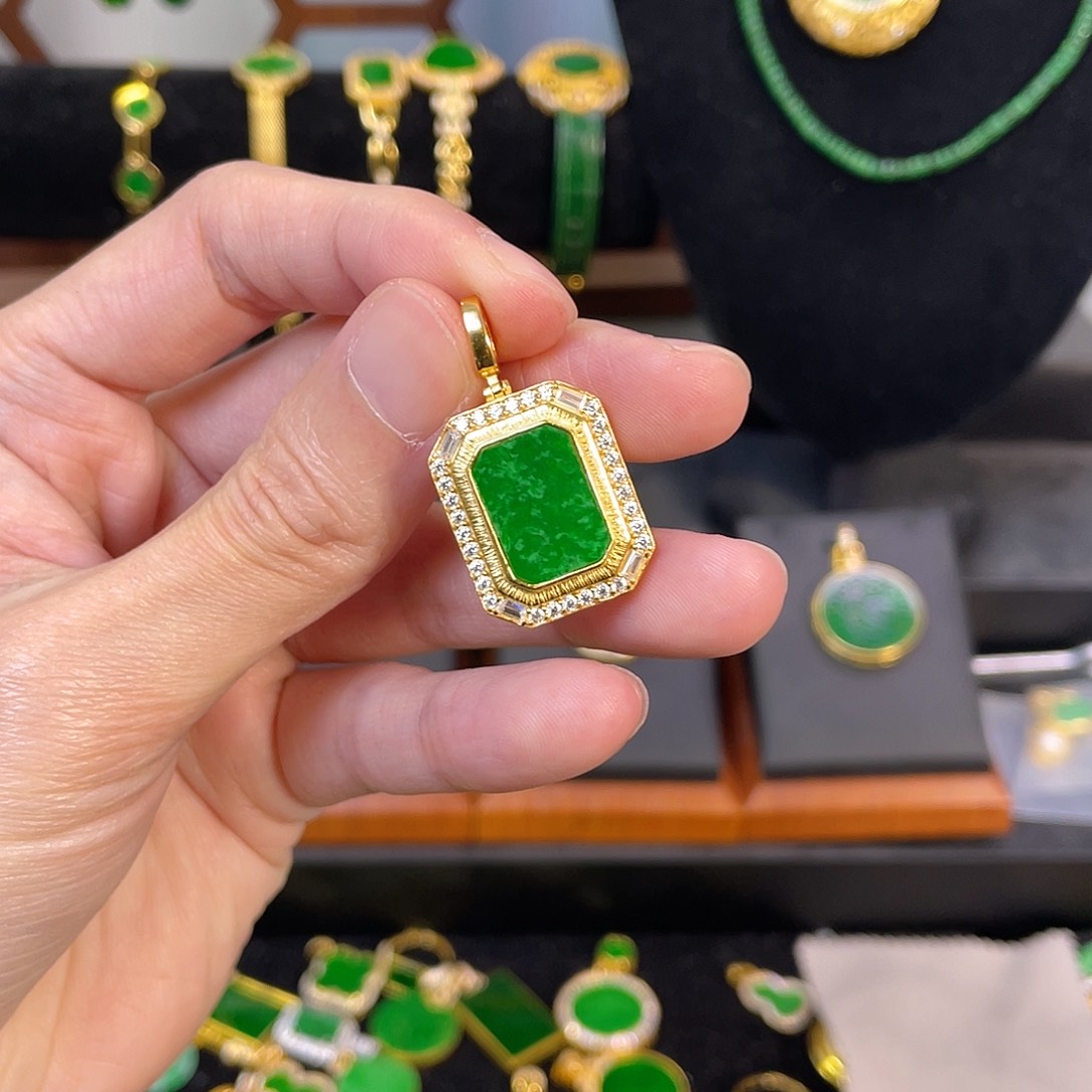 翡翠吊坠(赠链)银S925镀金镶嵌