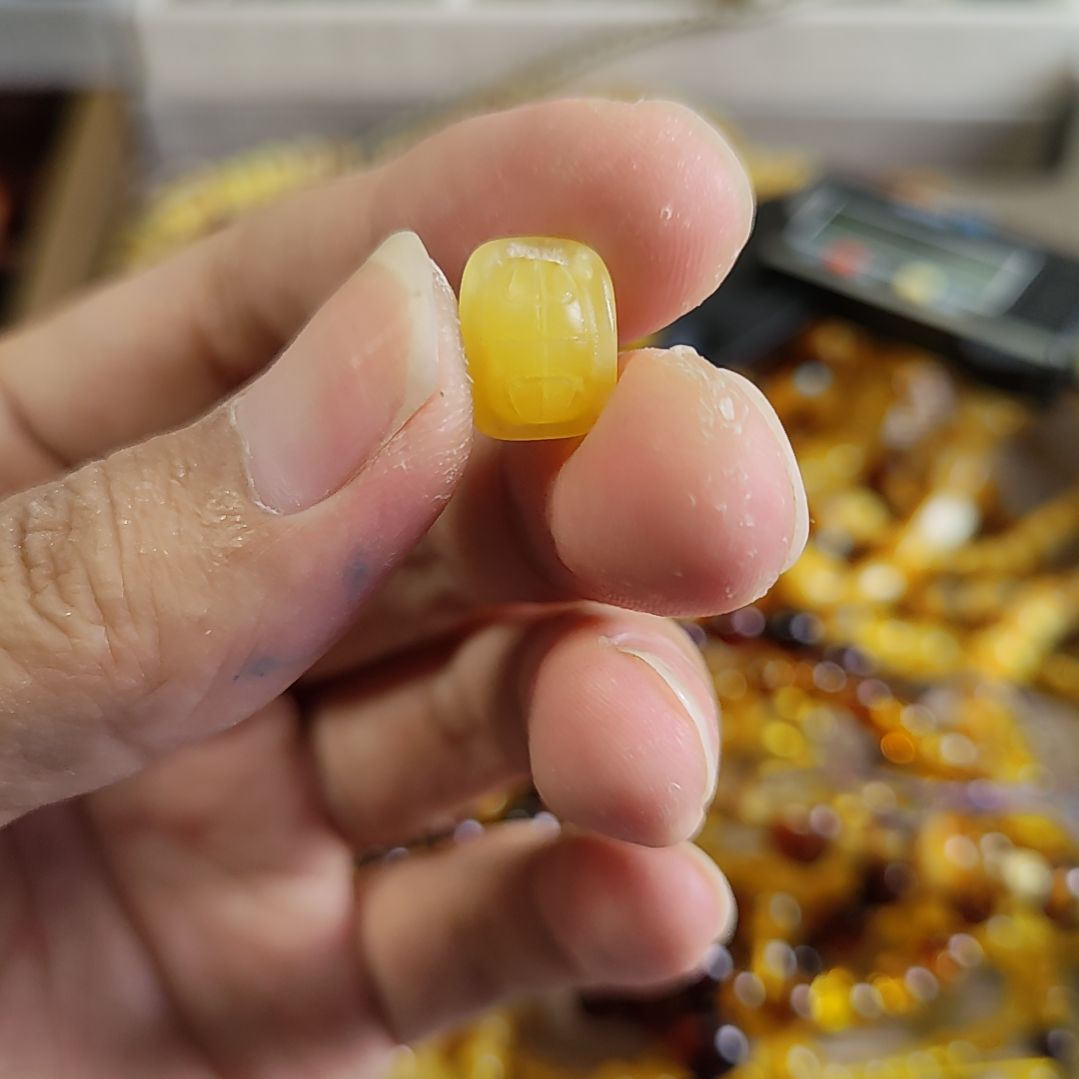 琥珀裸石未镶嵌金***橱