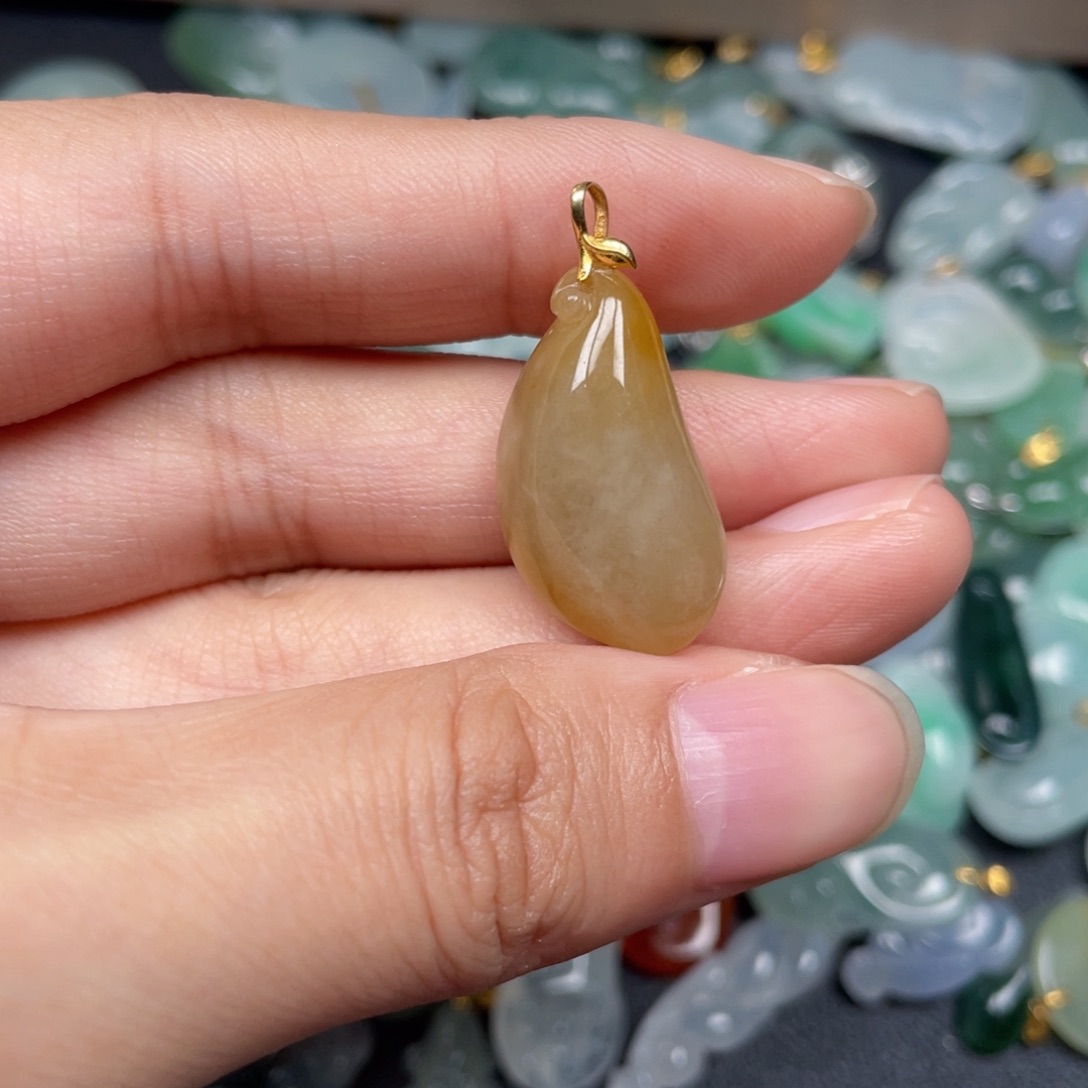 翡翠颈饰18K金镶嵌翡翠