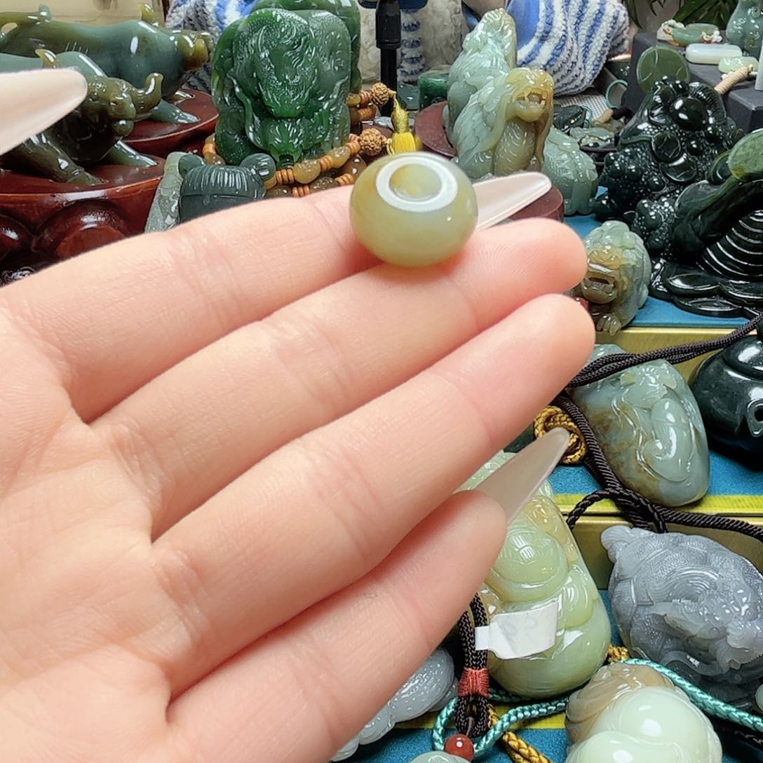 和田玉耳饰未镶嵌