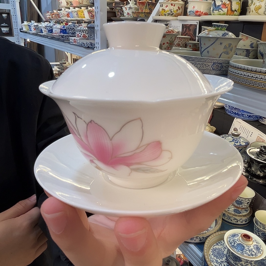 这些盖碗很漂亮！！！！