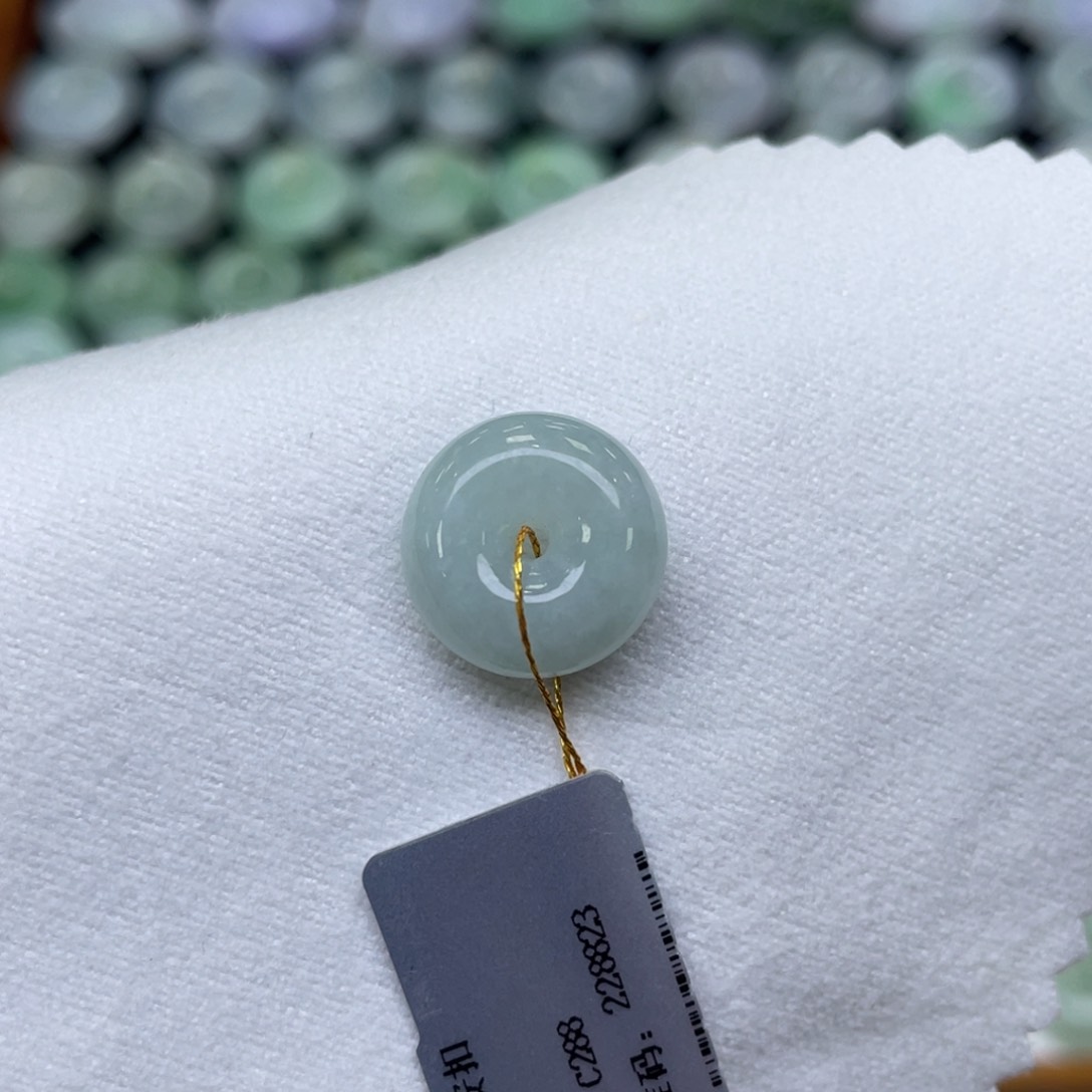 颈饰未镶嵌翡翠平安扣