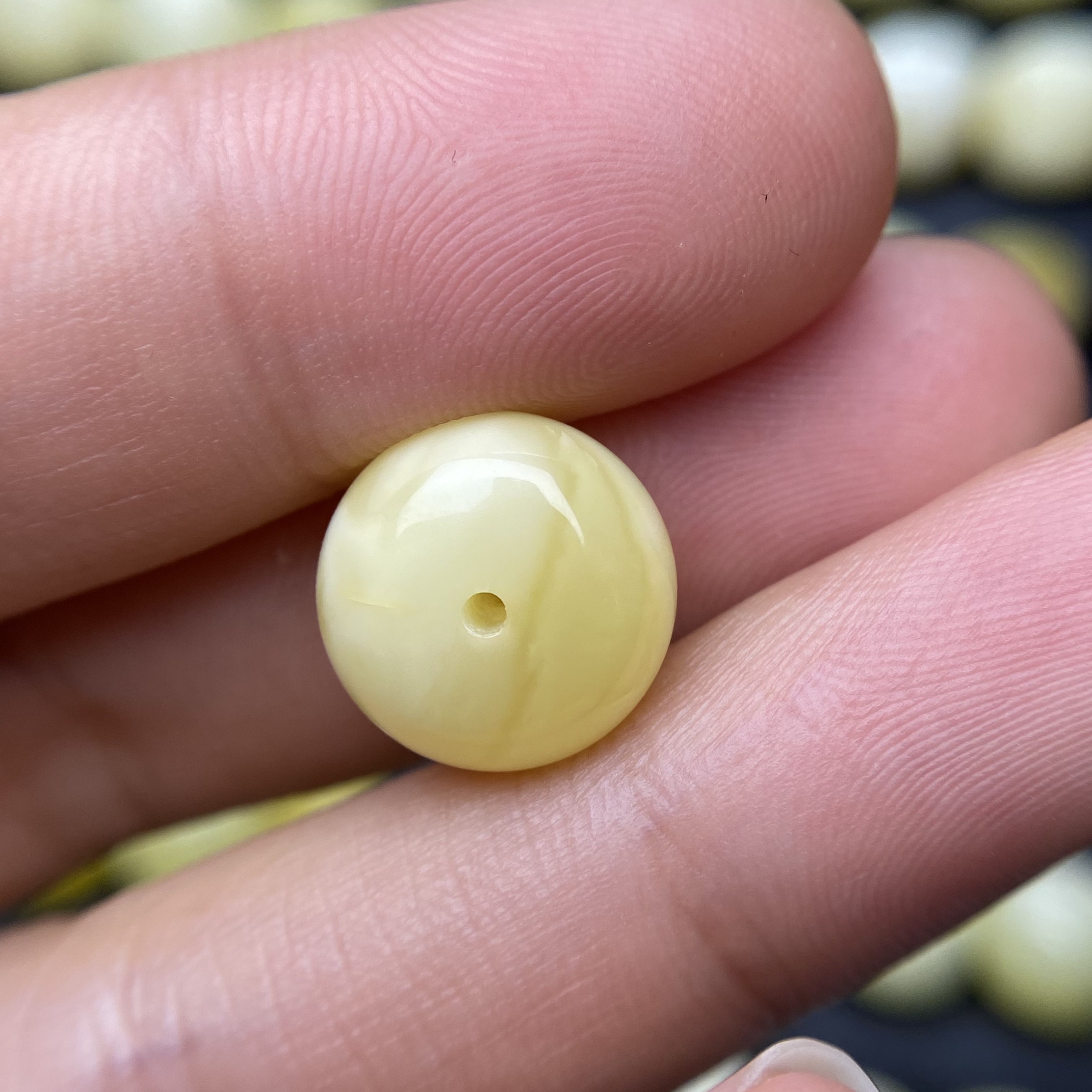 蜜蜡小年份奶黄蜡扣子隔珠12.6×8.4mm，天然无优化