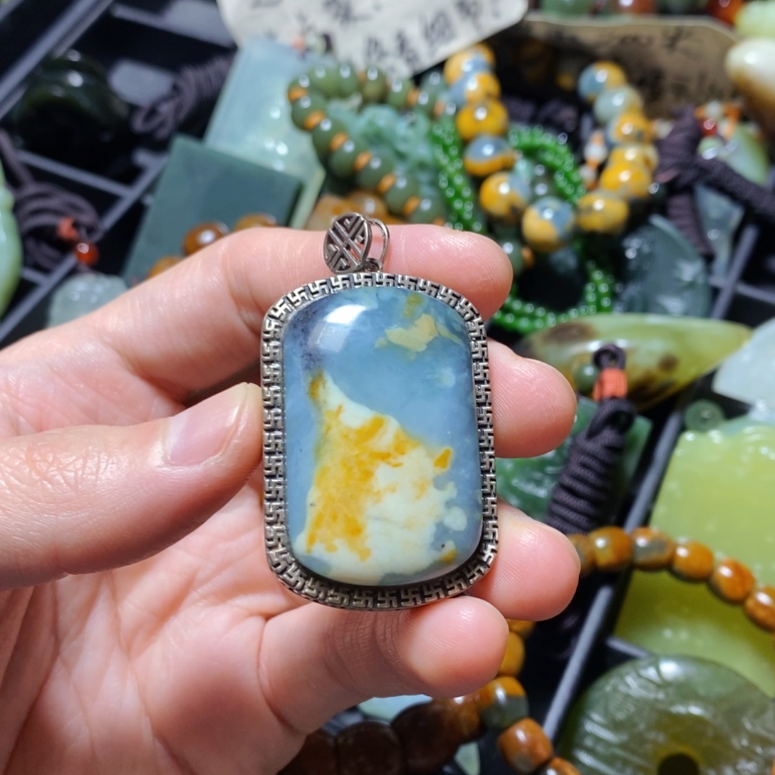 用***6蛇纹石玉未镶嵌颈饰