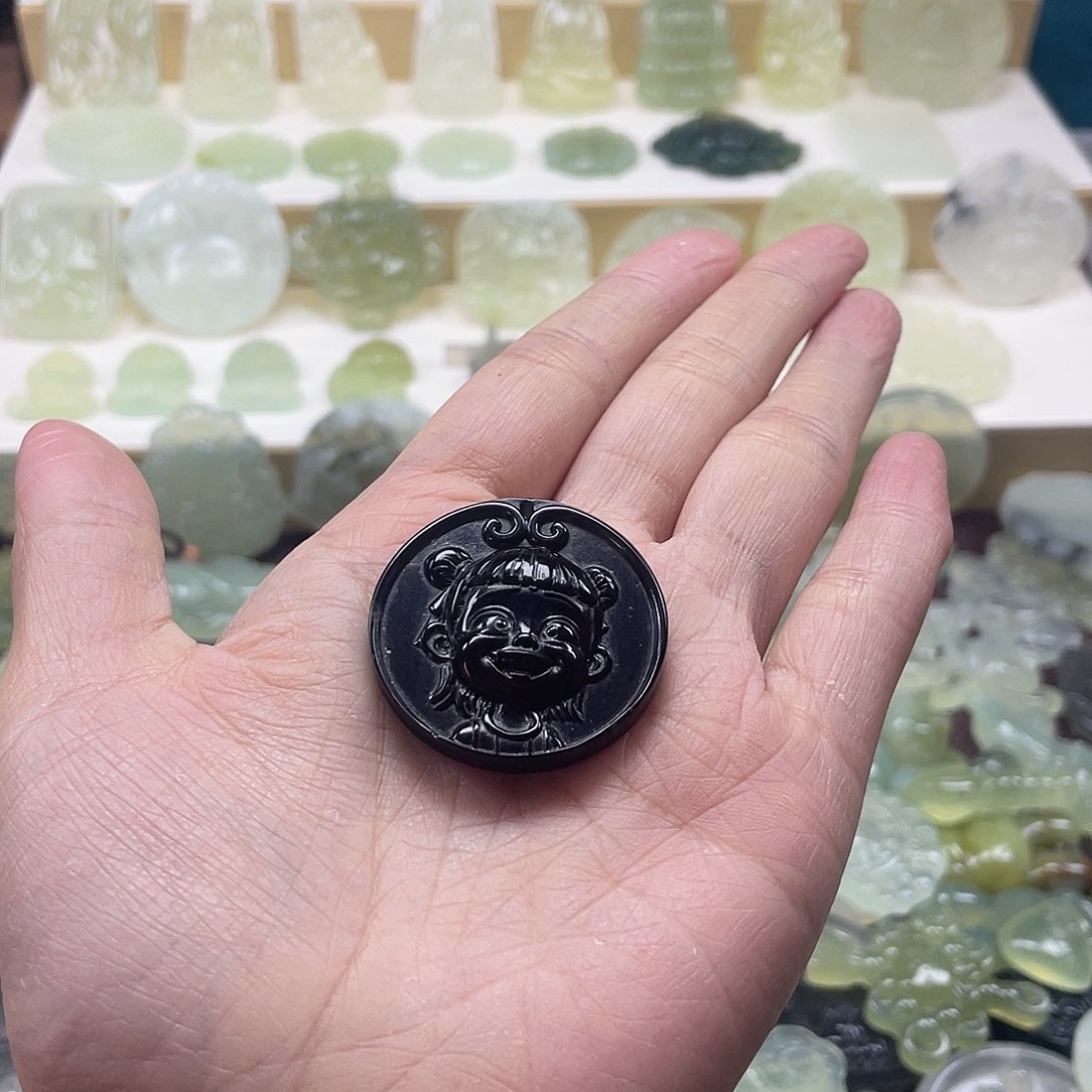 蛇纹石玉颈饰未镶嵌