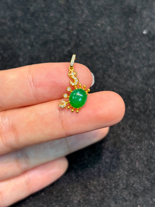 天然缅甸翡翠A货18k金镶嵌正阳绿蛋面螃蟹万能扣提溜吊坠